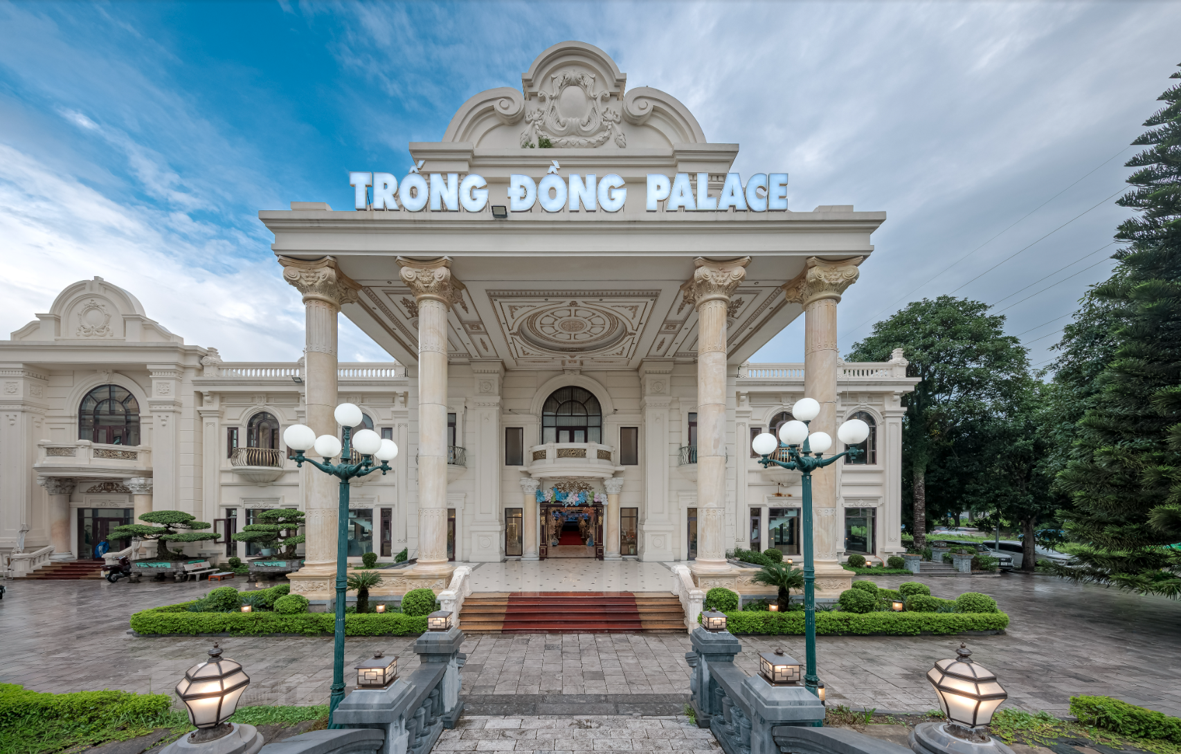Trống Đồng Palace - Hoàng Gia