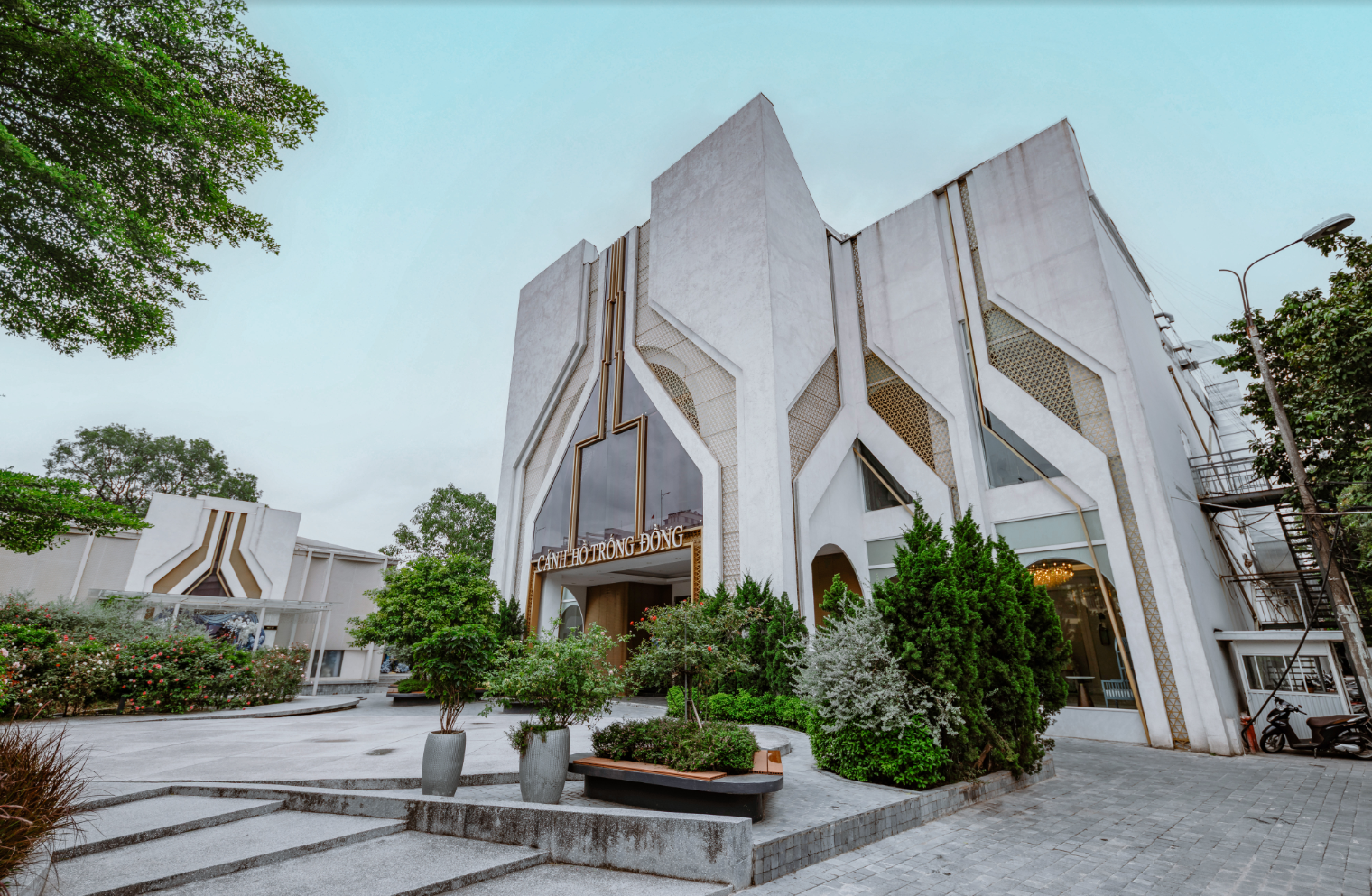 Trống Đồng Palace - Cảnh Hồ