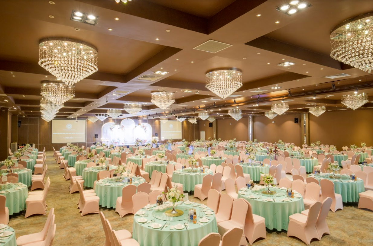 Menu tiệc hấp dẫn của Trống Đồng Palace đến từ những đầu bếp hàng đầu