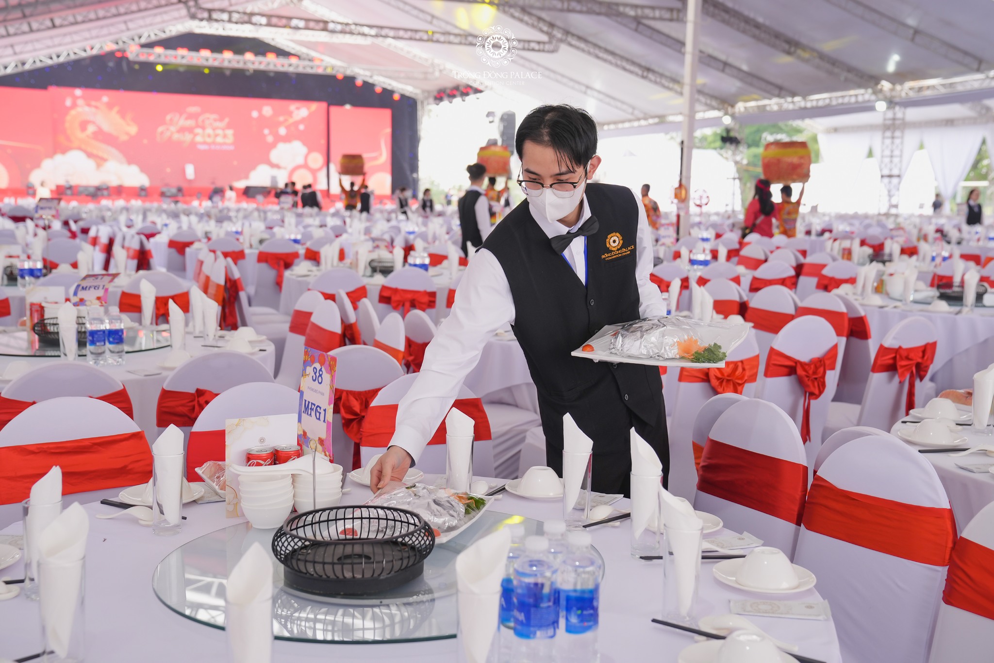 tổ chức tiệc tại gia