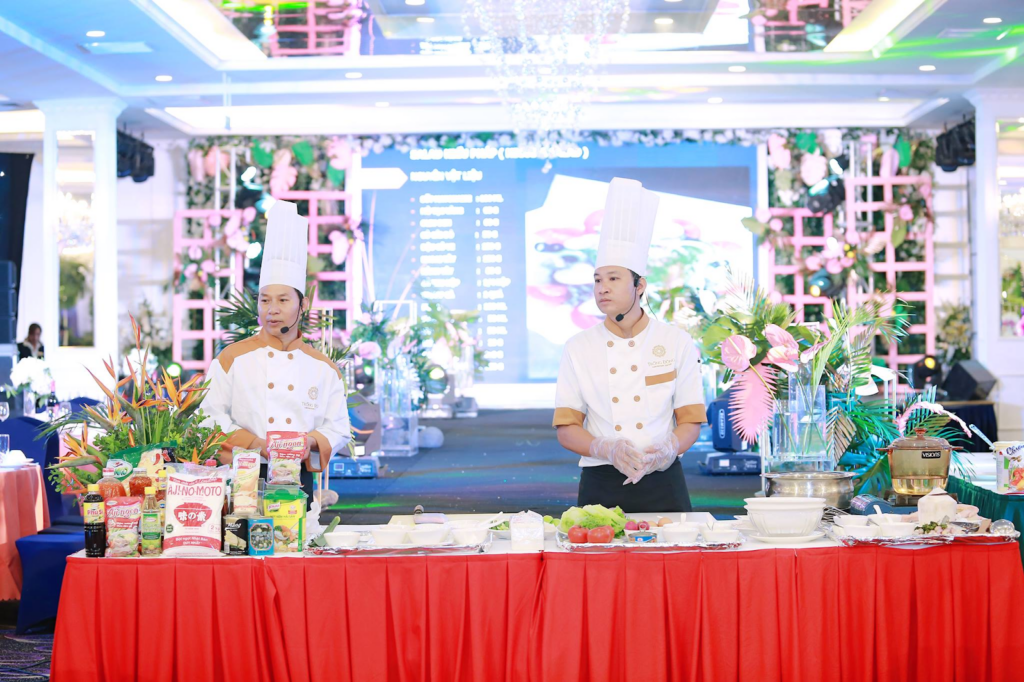 Trống Đồng Palace là cơ sở sở hữu đội ngũ đầu bếp giàu kinh nghiệm, có quy trình chế biến đảm bảo an toàn vệ sinh thực phẩm