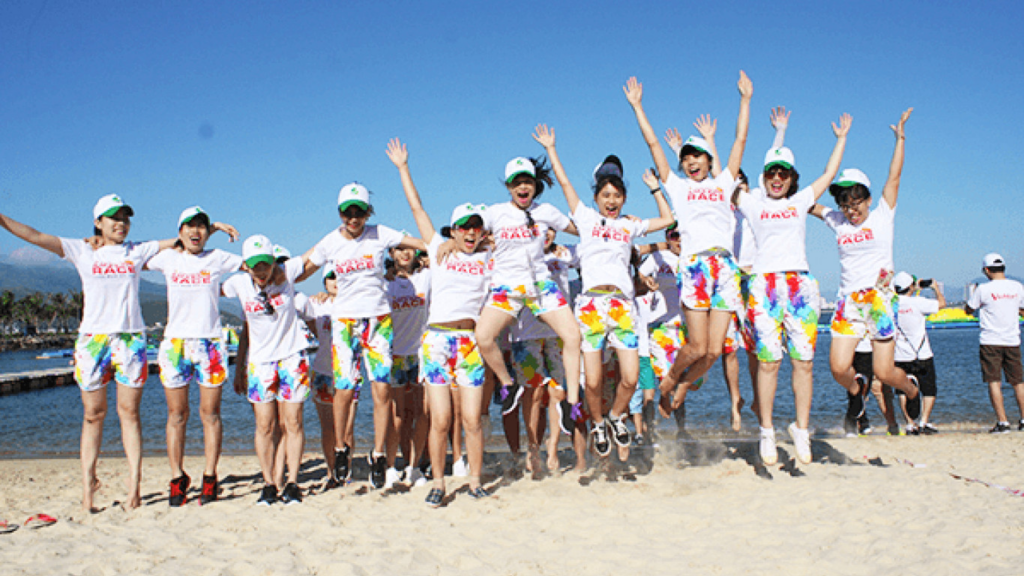 Hoạt động team building giúp gia tăng thêm sự đoàn kết của các phòng ban trong công ty