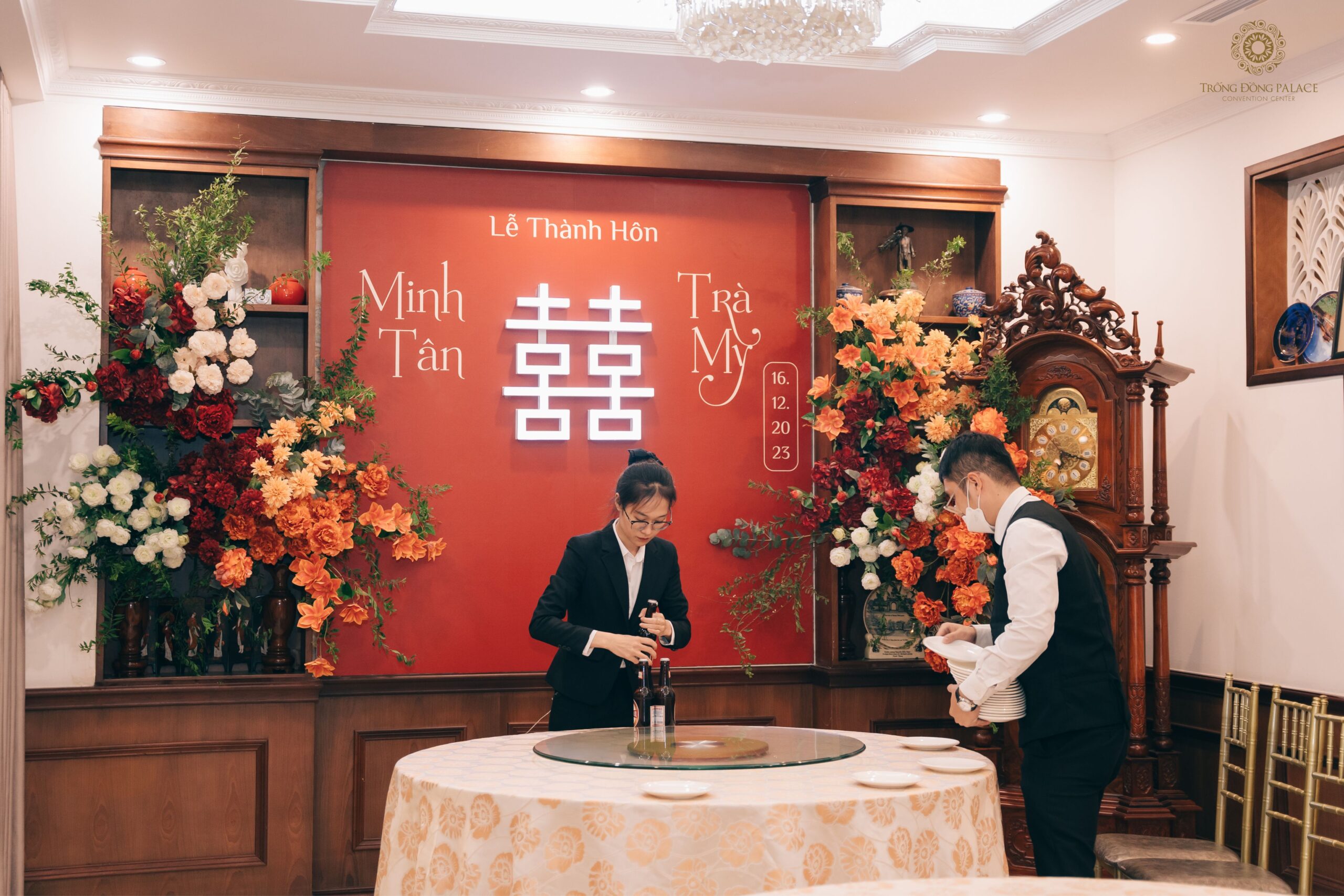 Đội ngũ nhân viên phục vụ chuyên nghiệp, tận tâm