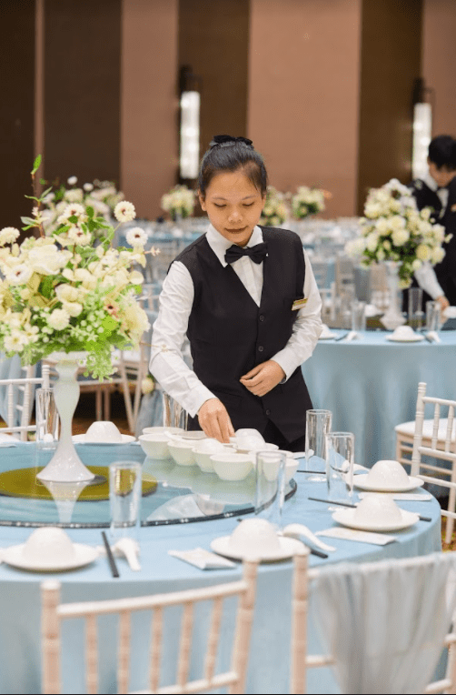 Nhân viên tận tâm, có chuyên môn cao là điểm nhấn tại trung tâm tổ chức tiệc cưới này