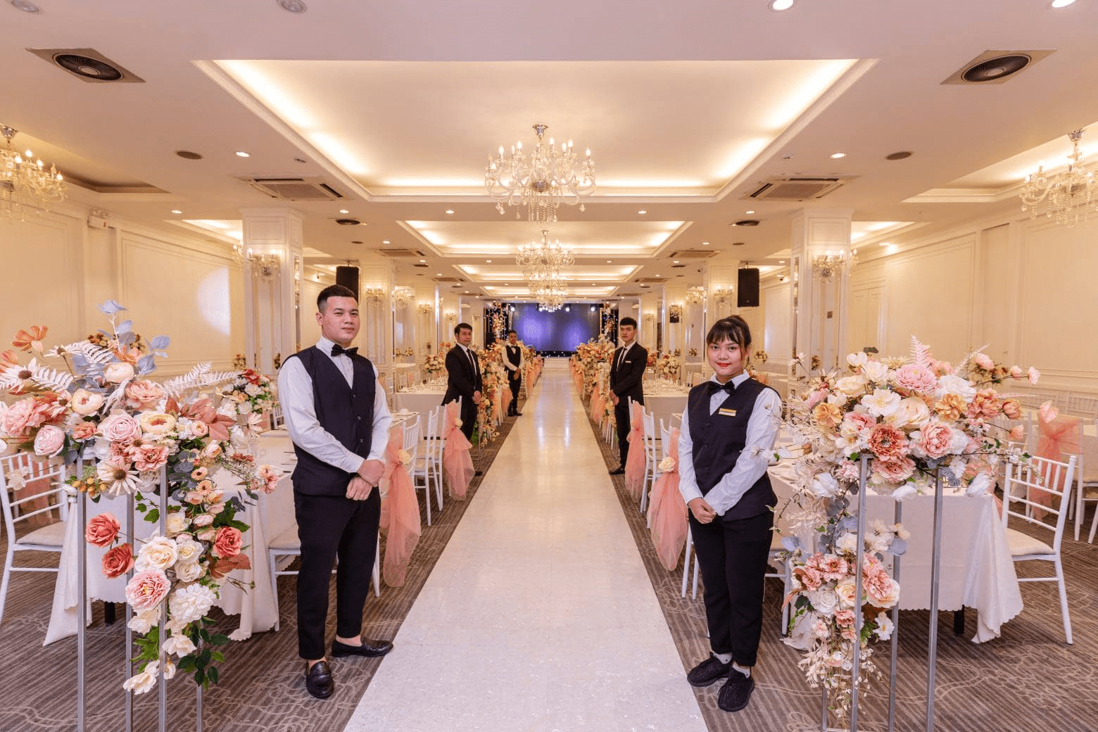 Đội ngũ nhân viên chuyên nghiệp, được đào tạo bài bản