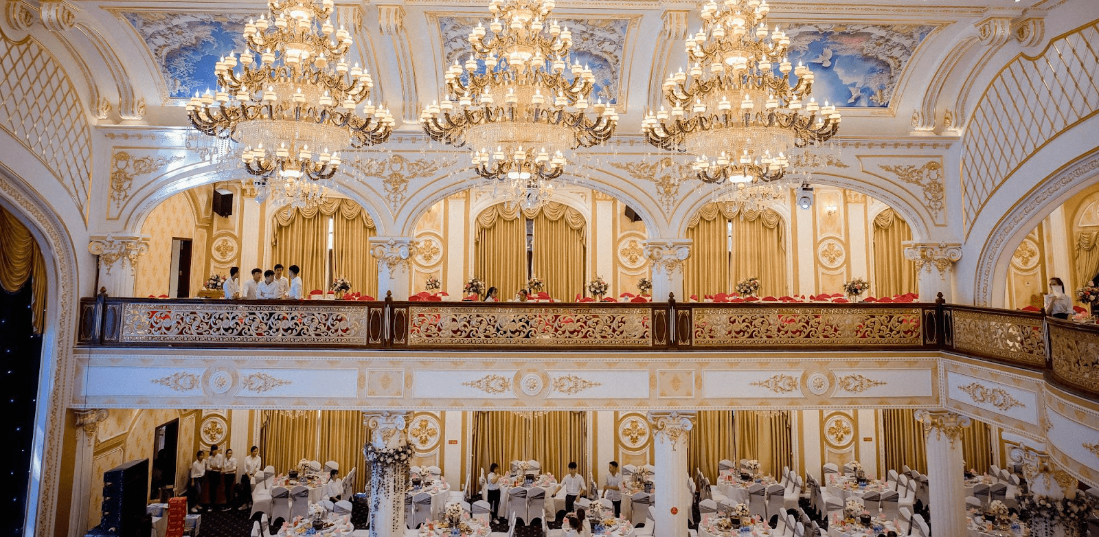 Trung tâm tổ chức sự kiện Trống Đồng Palace Hoàng Gia tại Hải Dương với phong cách kiến trúc Phục Hưng độc đáo mang đậm tính nghệ thuật.