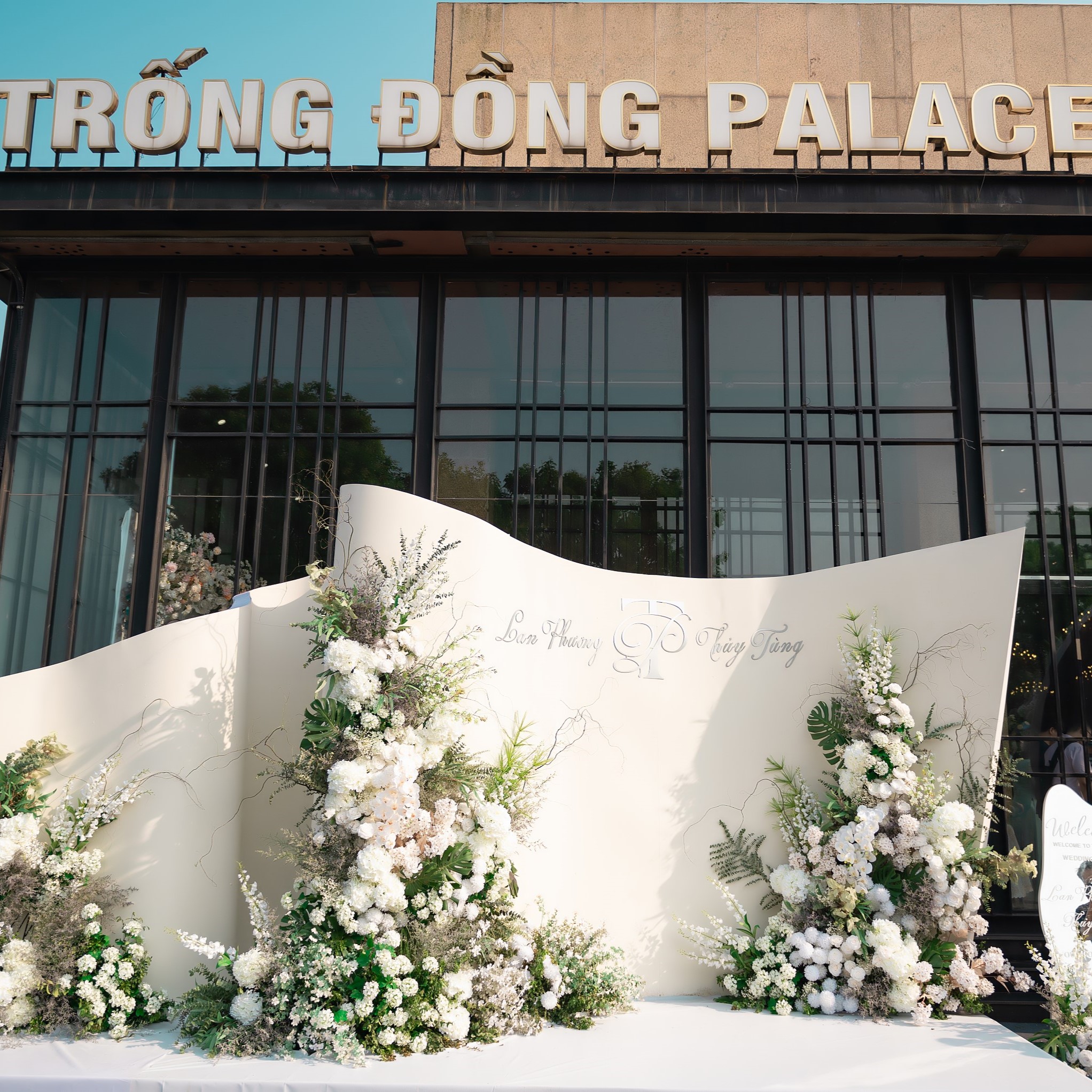 Trống Đồng Palace — Trang trí tiệc cưới ngoài trời: Tận hưởng không gian mở rộng
