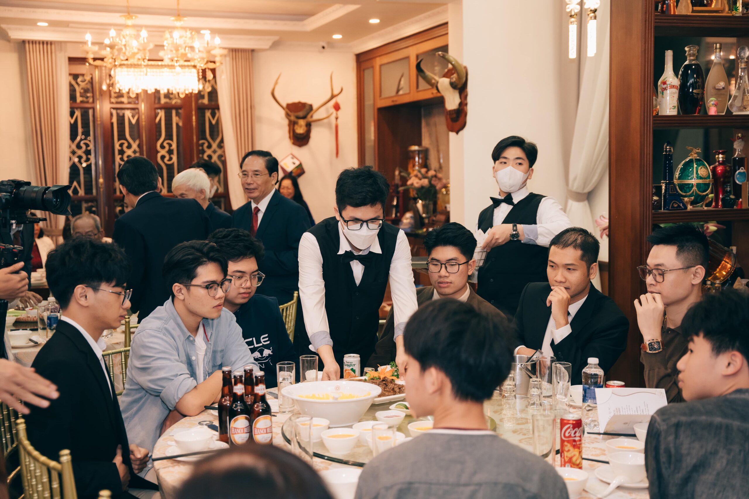 Nhân viên phục vụ tận nơi, chuyên nghiệp, tận tâm
