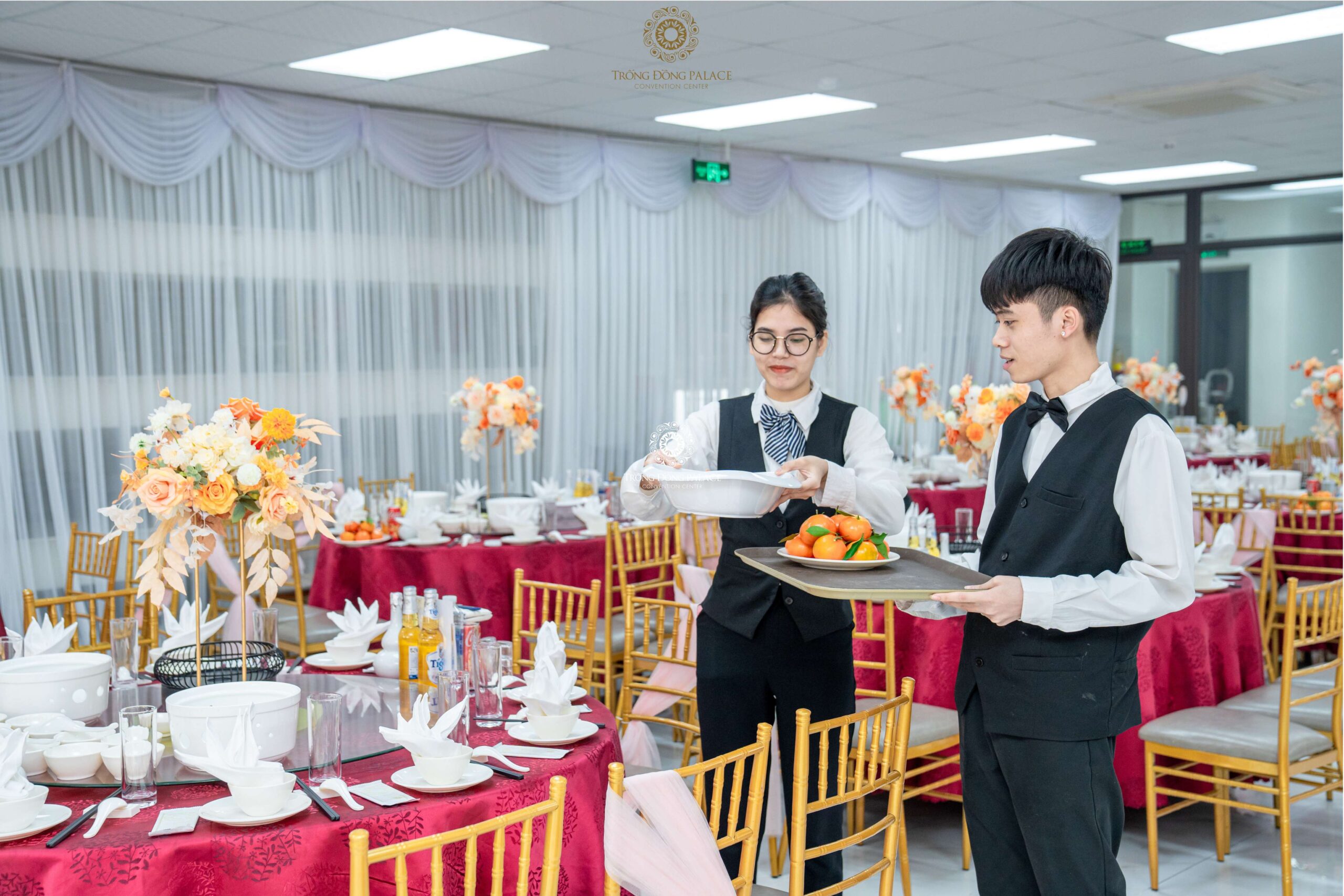 Đội ngũ nhân viên tại Trống Đồng Palace được đào tạo bài bản