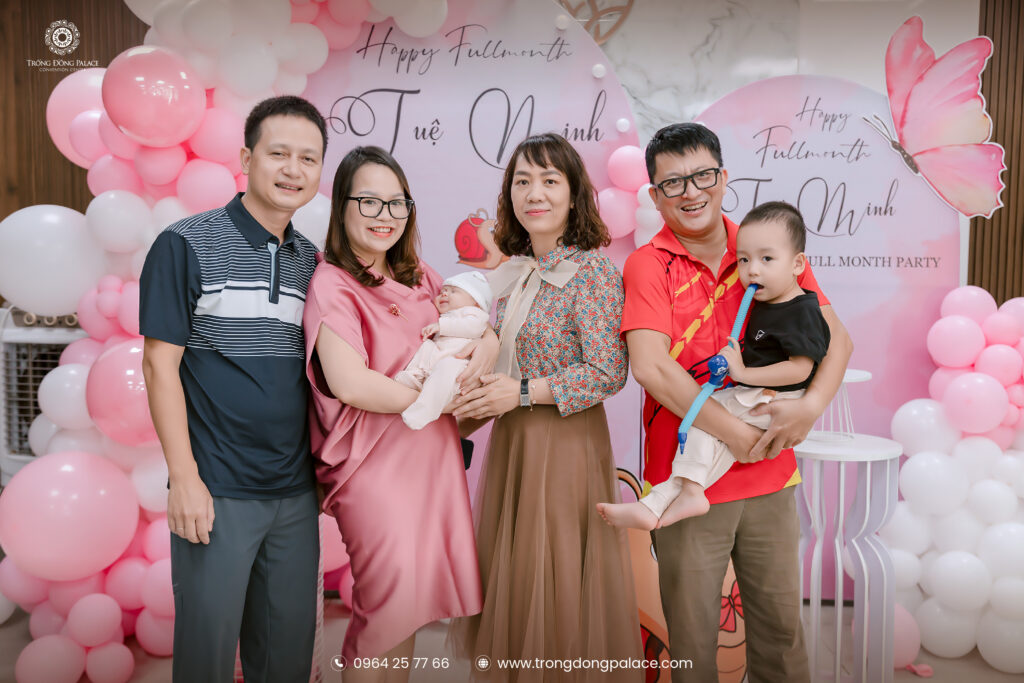 Tổ chức tiệc đầy tháng