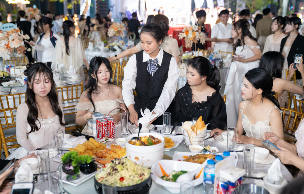 Lễ tri ân & trưởng thành trường THPT B Nguyễn Khuyến