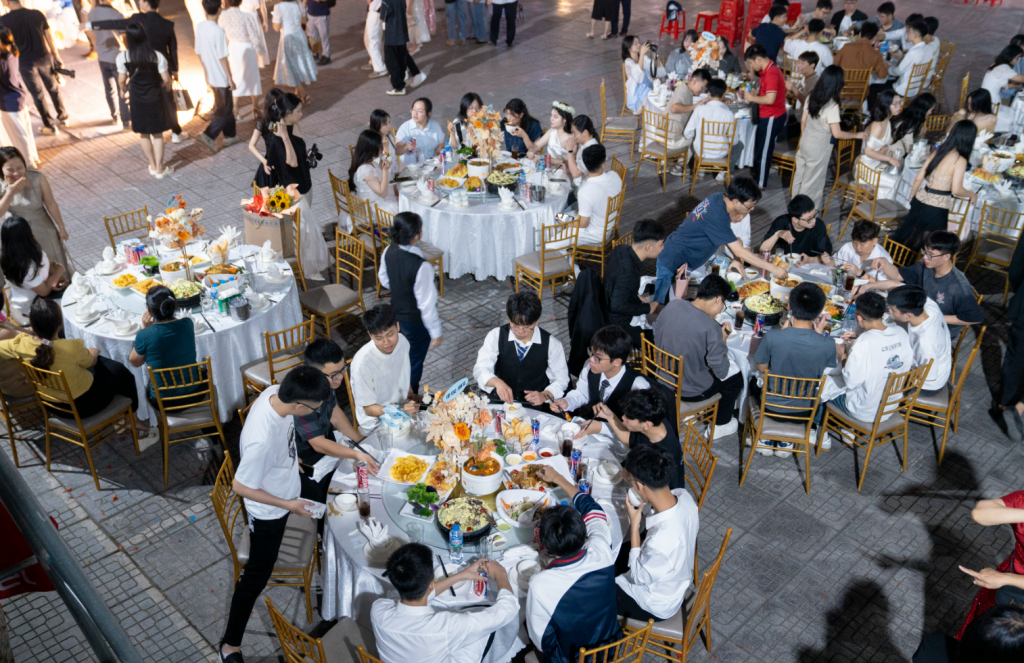 Sự Kiện Trường Học